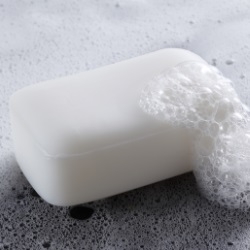 Białe mydłow w kostce