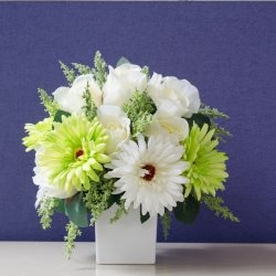 Białe gerbery - sztuczne kwiaty