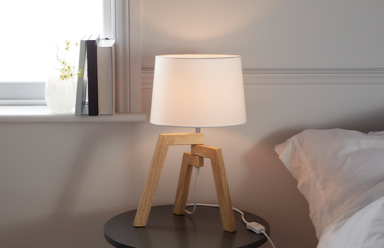 Lampa stołowa GoodHome Trianoy 1-punktowa E14 biała / drewno