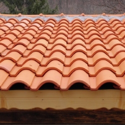 dach odporny na wiatr, dachówki ceramiczne